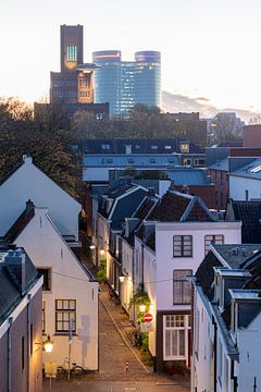Paysage urbain d'Utrecht. La vieille ville, Inkpot et le siège de Rabobank pendant l'heure d'or. sur Russcher Tekst & Beeld
