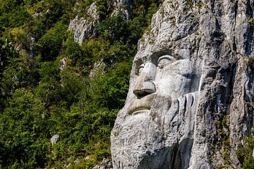 Standbeeld van de Dacische koning Decebalus in Roemenië van Roland Brack
