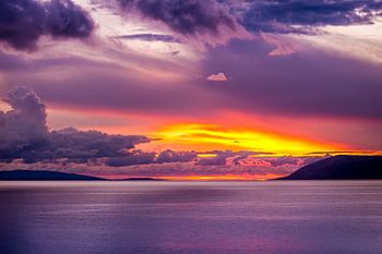 Kleurrijke ondergaande zon.