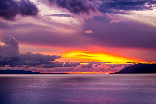 Kleurrijke ondergaande zon.