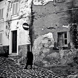 Hoofdloze Sardijnse figuur van Silva Wischeropp