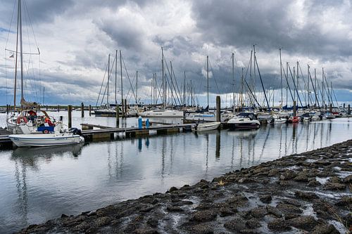 Port de plaisance de Yerseke avec ciel menaçant