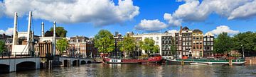 Amstel panorama met open Magere brug van Dennis van de Water