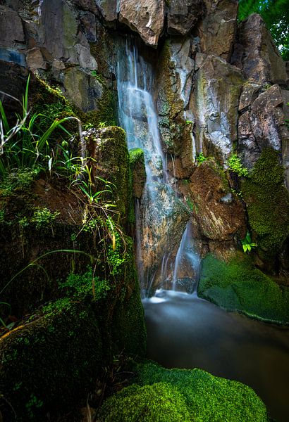 Wasserfall im Chinesischem Garten in Frankfurt von Christian Klös