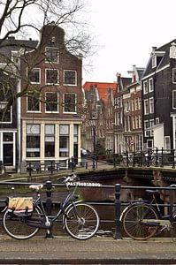 Fiets in Amsterdam sur Corinne Welp