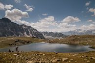 Am Rand auf einem alpinen See von Manuel Declerck Miniaturansicht