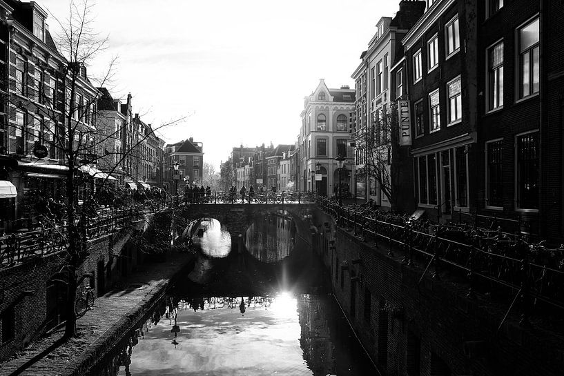 Die Oudegracht (ein der berühmtesten Kanälen der Niedrlande) Utrecht (Niederlande) in Gegenlicht (sc von André Blom Fotografie Utrecht