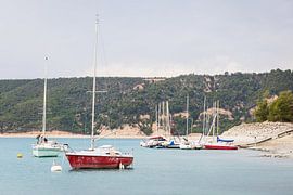 Boat in lake, southern France by Veerle Sondagh