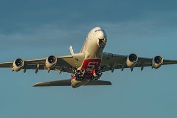 Der Emirates Airbus A380 (A6-EDJ) startete nach Dubai. von Jaap van den Berg