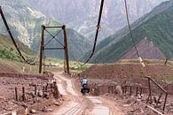 Fietser op de Pamir Highway van Jeroen Kleiberg thumbnail