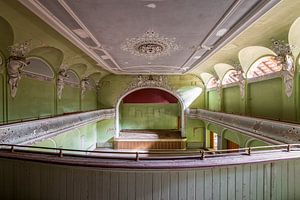 voormalige verlaten balzaal in Europa van Gentleman of Decay
