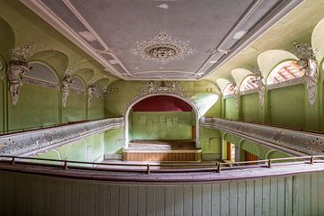 ancienne salle de bal abandonnée en Europe sur Gentleman of Decay