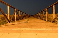 Photo de nuit d'un ponton sur la plage de Conil de la Frontera