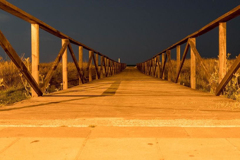 Nachtopname vanaf een steiger op het strand van Conil de la Frontera van Gottfried Carls
