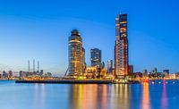 Kop van Zuid in Rotterdam während der Blauen Stunde von MS Fotografie | Marc van der Stelt Miniaturansicht