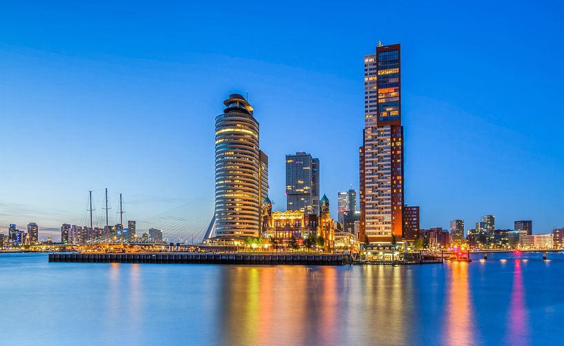 Kop van Zuid à Rotterdam pendant l'heure bleue par MS Fotografie | Marc van der Stelt