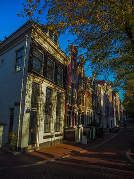 Kleurrijke huizen in de herfst, Amsterdam. van Mark Kuiper