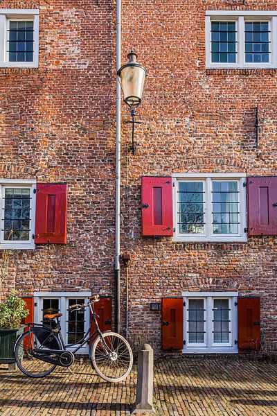 Mittelalterliche Häuserfassade am Muurhuizen in Amersfoort, Niederlande von Mayra Fotografie