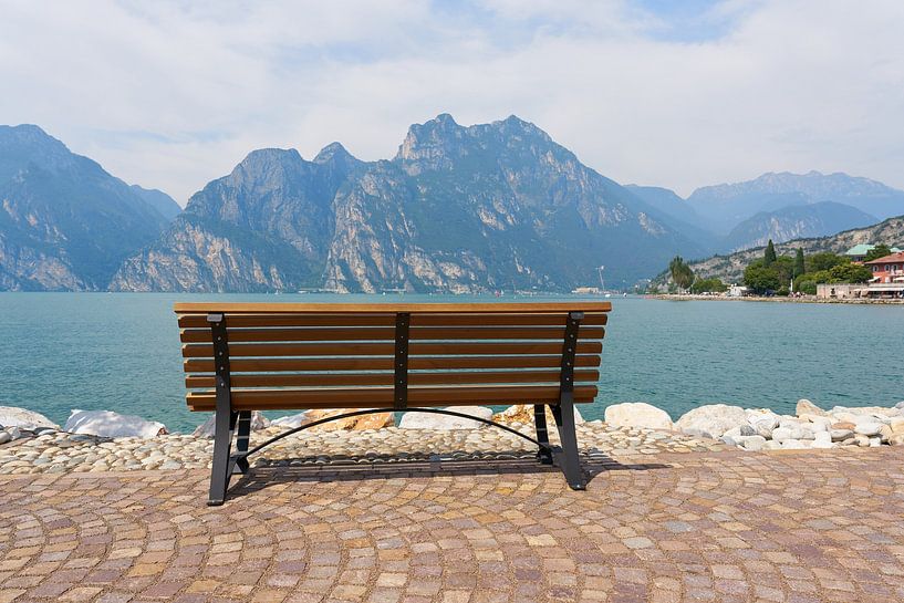 Banc avec vue panoramique par Heiko Kueverling