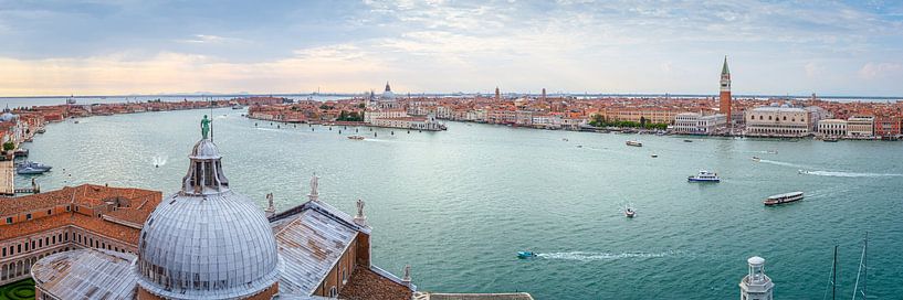 Panorama van Venetië van Arja Schrijver Fotografie