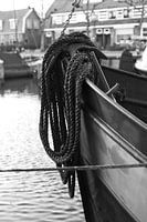 Botter with rope in the port of Bunschoten-Spakenburg (black and white)