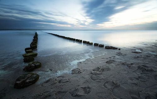 The hidden poles in the sea