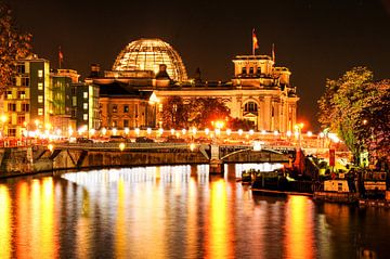 Reichstag in Berlijn bij nacht van SPUTNIKeins fotografie