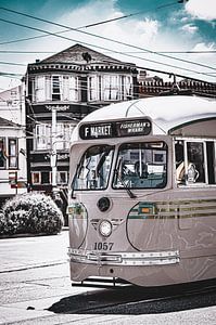 Tramway emblématique de San Francisco en noir et blanc (couleur pop)