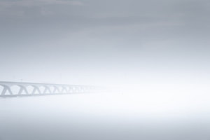 Die Erasmusbrücke im Nebel