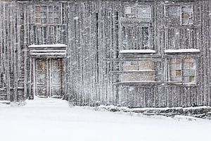 Altes Haus im Schneesturm