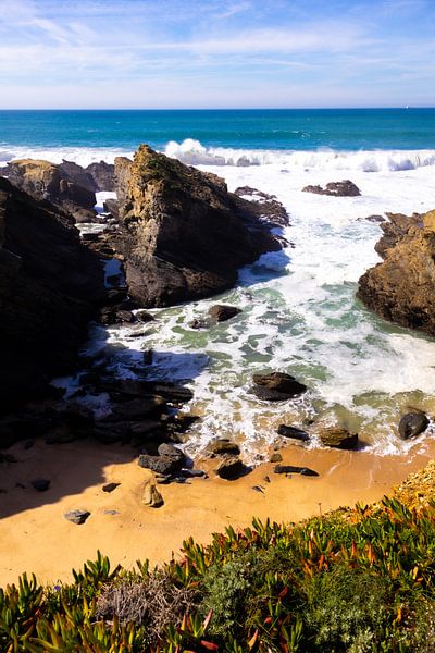 A bay of the Algarve by Lisette van Leeuwen