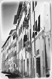 Schwarz & Weiß italienische Straße in Lucca