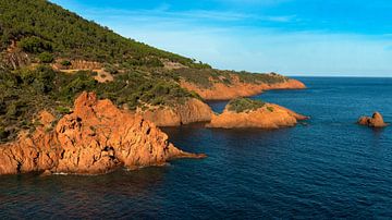 De Esterel kust met de Middellandse Zee | Cote d Azur van Flatfield