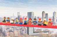 Lunch atop a skyscraper Lego edition - Rotterdam par Marco van den Arend Aperçu