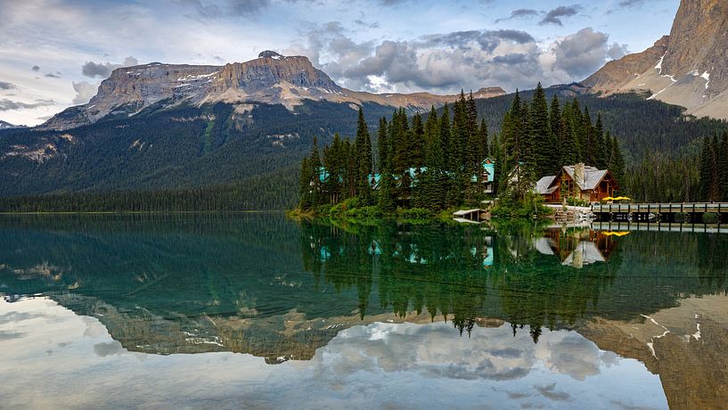 Le lac Emeraude dans les Montagnes Rocheuses par Roland Brack