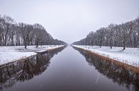 Symmetrisch Kanaal met Sneeuw van Zwoele Plaatjes thumbnail