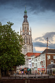 Breda, Turm der Grote Kerk vom Hafen aus gesehen. von Andre Gerbens