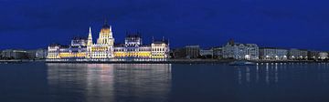Parlamentsgebäude Budapest - Panorama zur blauen Stunde