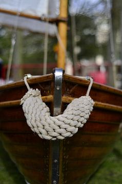 Boegfender van houten roei giek