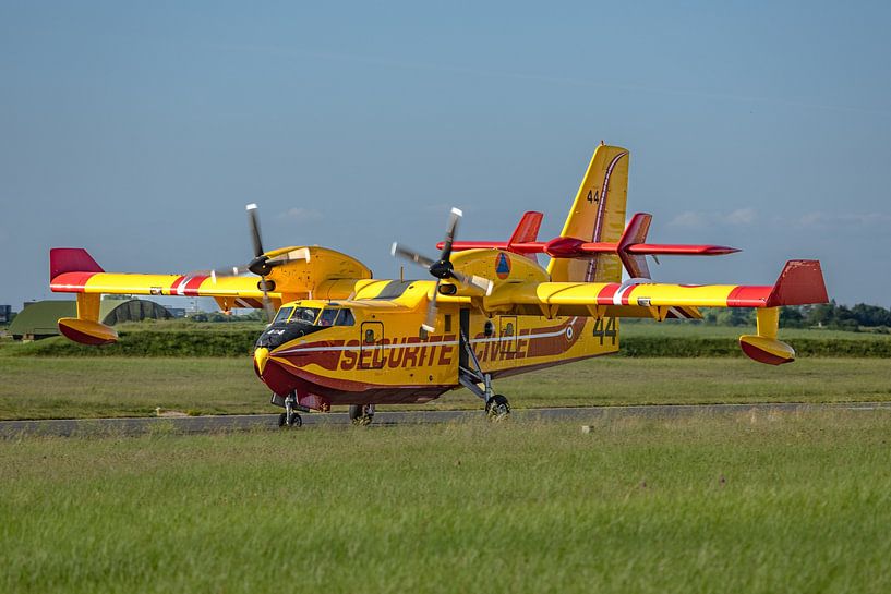 Canadair CL-415 of the French Sécurité Civile. by Jaap van den Berg