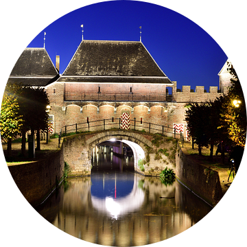 koppelpoort in Amersfoort tijdens het blauwe uurtje