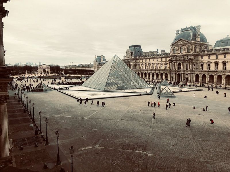 Louvre Museum by Hello Pompoyo