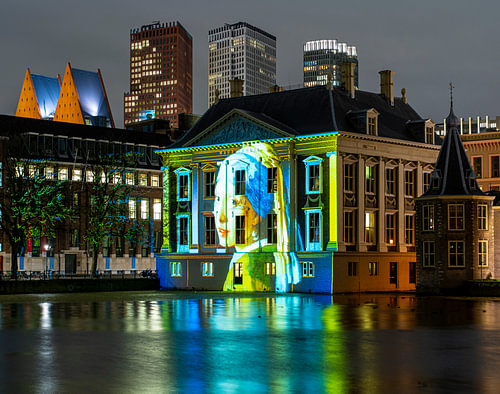 Het Meisje met de parel op de gevel van het Mauritshuis