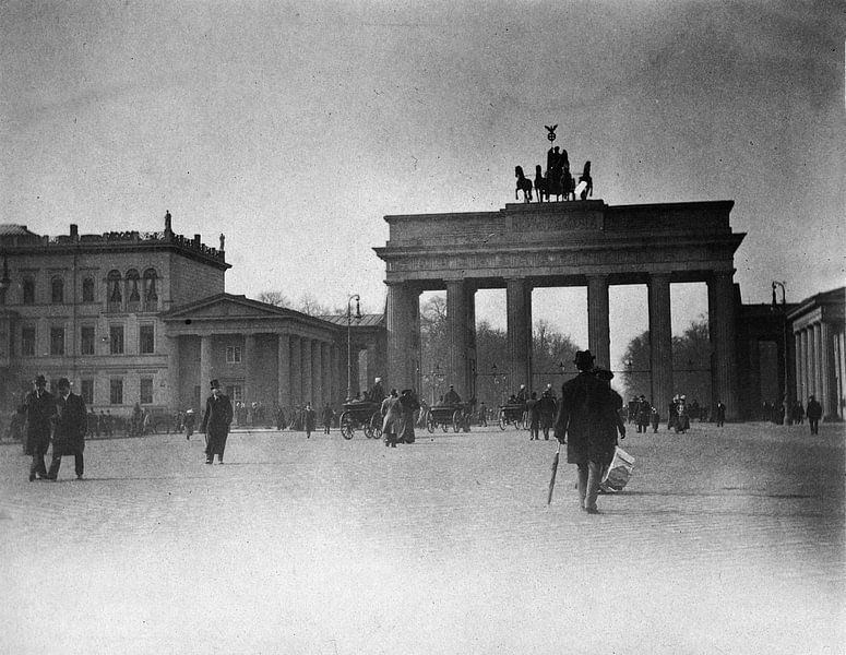 Berlin, Pariser Platz and Brandenburg Gate, 1900 by Atelier Liesjes