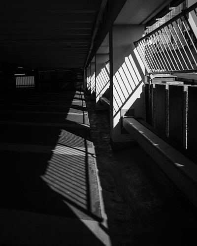 Mit Schatten spielen