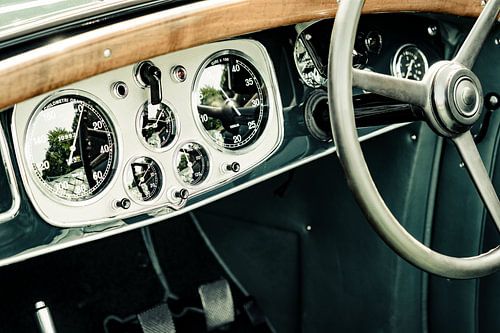 Lancia Astura dashboard