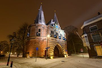 Cellebroederspoort in Kampen during a cold winter night