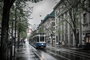 Tram in Zürich van Mark Bolijn