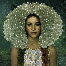 Beauté vintage avec couronne de perles sur Yvonne Zeldenthuis