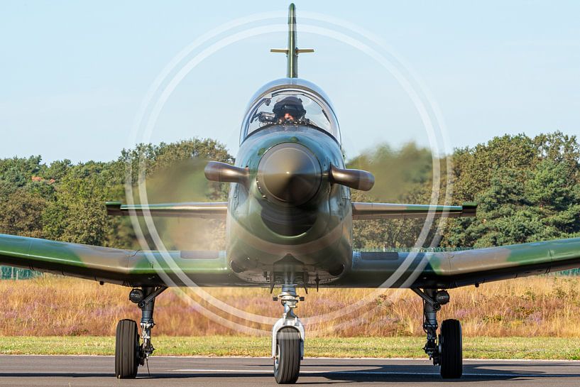 Austrian Air Force PC-7 full disc by Marc Hederik Fotografie